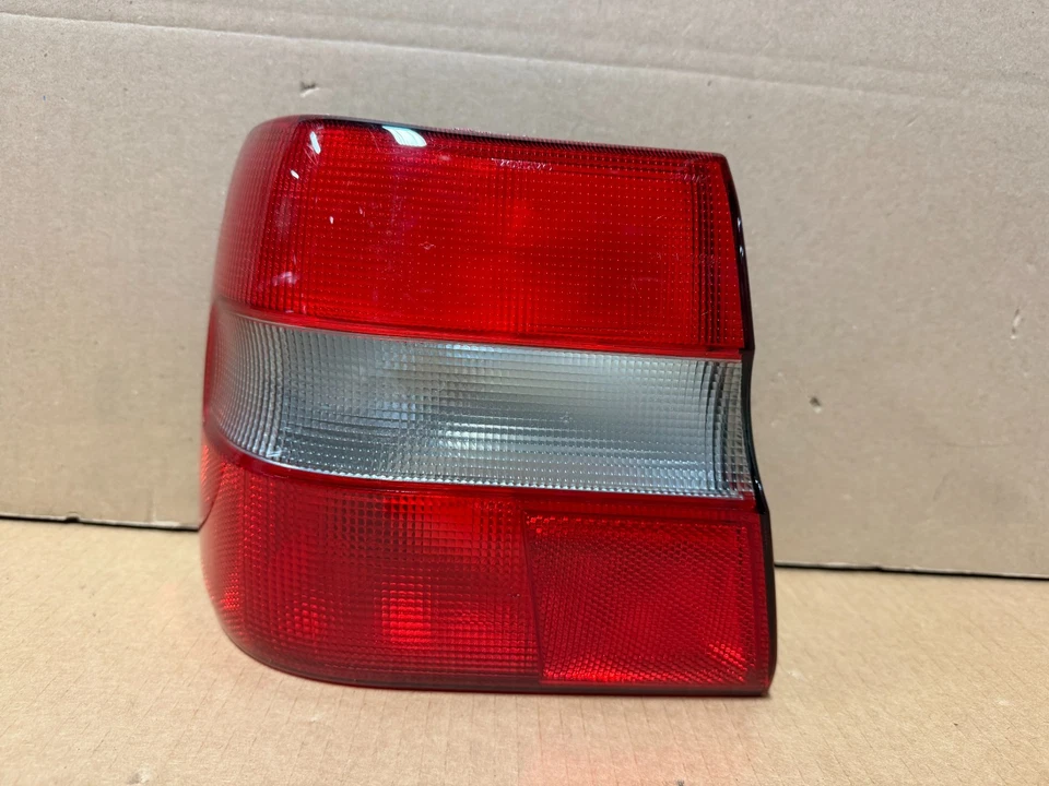 1998-2000 VOLVO S70 СЕДАН ГАЛОГЕН ЧЕТВЕРТЬ КРЕПЛЕНИЯ LH ДРАЙВЕР OEM ЗАДНИЙ ФОНАРЬ 9151631 - Изображение 1 из 4