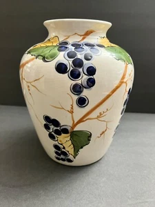Portugal Keramik Vase Alcobaka handbemalt Trauben & Blätter auf weiß 8,75"h6,5"w - Bild 1 von 16