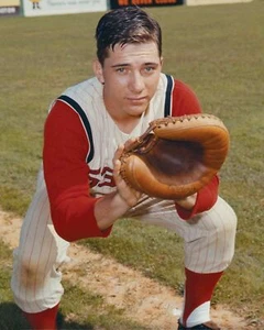 JOHNNY BENCH 8X10 PHOTO CINCINNATI REDS BASEBALL PICTURE MLB NO HAT - Picture 1 of 1