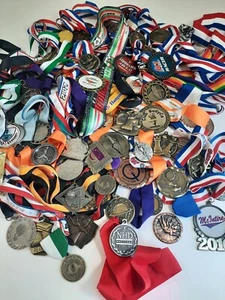 Trödel Schubladen Lot 60 Medaillen Medaillons Sportschule Gemeinde Veranstaltungen über 5... - Bild 1 von 16