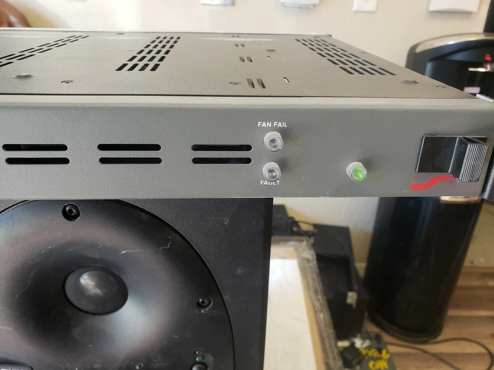 Equipo terminal digital RossGEAR DFR8104A con 4 tarjetas con fuente de alimentación  Foto 1 de 4