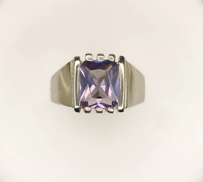 Anillo de plata de ley de alejandrita creada con corte esmeralda de 10 x 8 mm para hombre Foto 1 de 4