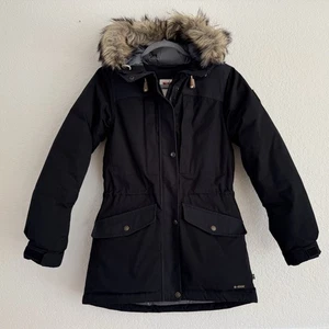 Piumino Fjallraven Singi taglia small G 1000 nero pelliccia sintetica cappuccio orlo - Foto 1 di 21