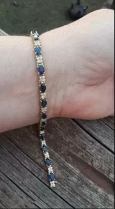 Brazalete de tenis para mujer de diamantes de zafiro creado en laboratorio de 10 quilates enchapado en oro amarillo de 14 k - Imagen 1 de 3