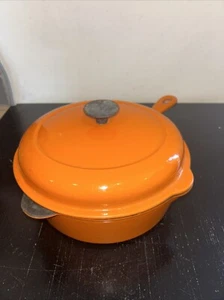LBC V1/ CASSEROLE FAIT TOUT LE CREUSET ORANGE VOLCANIQUE 2 BEC 23 MADE IN FRANCE - Picture 1 of 9