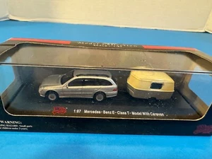 MALIBU INTERNATIONAL MERCEDES-BENZ E-Class-T w/caravan 1:87 HO Scale (opened) - Picture 1 of 10