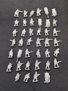 Tasche mit (40) widerstandsfähigen Hähnen Hermann Göring Panzergrenadiern Miniaturen 3/4" - Bild 1 von 7
