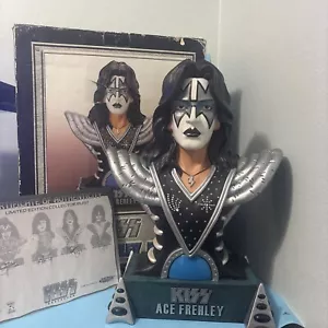 Busto destructor de banda de rock KISS 1999 exclusivo de Spencers Ace Frehley en caja y certificado de autenticidad - Imagen 1 de 12