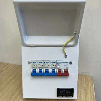 Live Electrical 100A 4 nutzbare Wege metallverkleidete Verbrauchereinheit + 4 MCB's