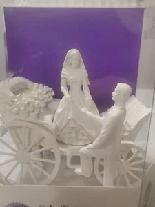 Wilton Hochzeitstorte Topper Just Married Braut Bräutigam mit Kutsche 2011 4,75" Höhe - Bild 1 von 12