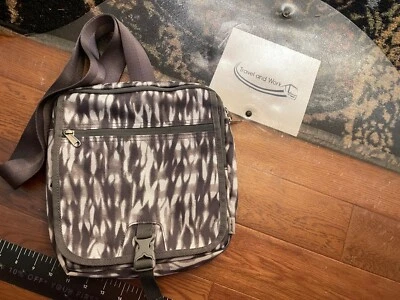 Изящная дорожная сумка Eddie Bauer Connect на 3 молнии черная через плечо серая и белая - Изображение 1 из 4