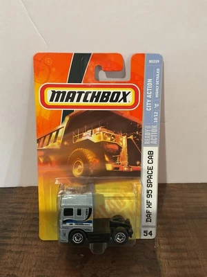DAF XF95 cabina espacial (plateado) City Action #54 Matchbox 2007 nuevo en paquete diecast Foto 1 de 4