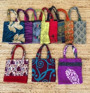 Lote de 100 piezas de bolsas de compras Sari de seda recicladas bolsas de transporte reutilizables bolsas de mano - Imagen 1 de 9
