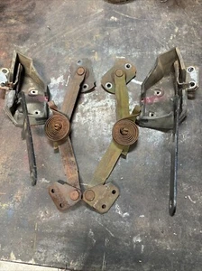 OEM 81-87 Chevy GMC Truck Hood LH & RH Hinges & Assist Springs Kit 81-91 Suburb - Bild 1 von 2
