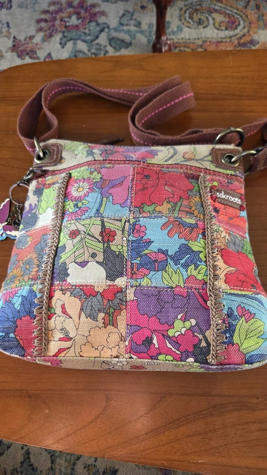 Bolso Bandolera Sak Roots Multicolor Floral Retazos Imitación Cuero Mariposa  Foto 1 de 4