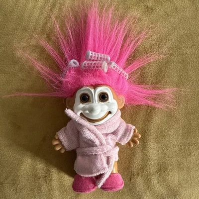 Raro Vintage Medio Frío Crema Dama Russ Troll Con Rodillos, Vestido Y Zapatillas Foto 1 de 4