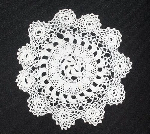 Runde gehäkelte Deckchen Eierschale Untersetzer Größe 4 1/2" Durchmesser - Bild 1 von 5