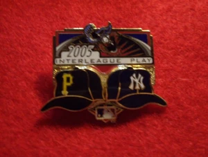 2005 Interleague Play Pinback Yankees & Pirates - Picture 1 of 1