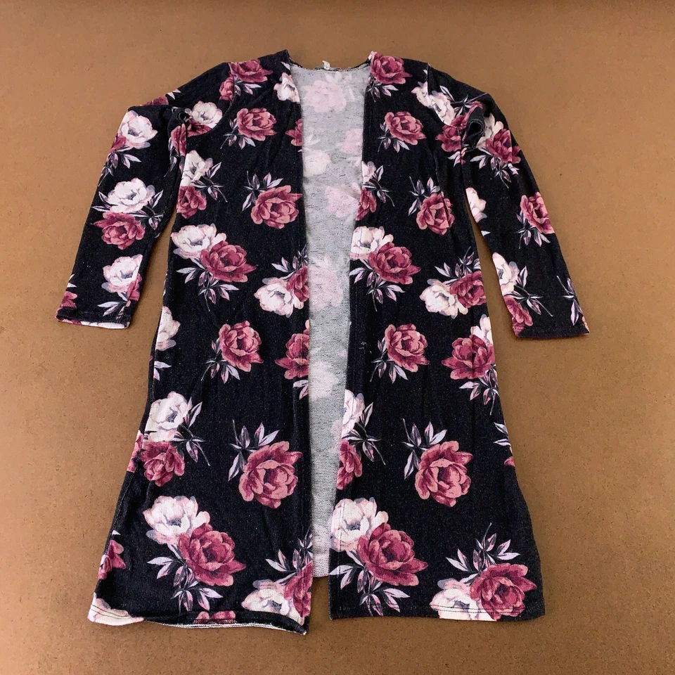 Cárdigan largo Charlotte Russe para mujer talla pequeña negro rosa floral frente abierto Foto 1 de 4