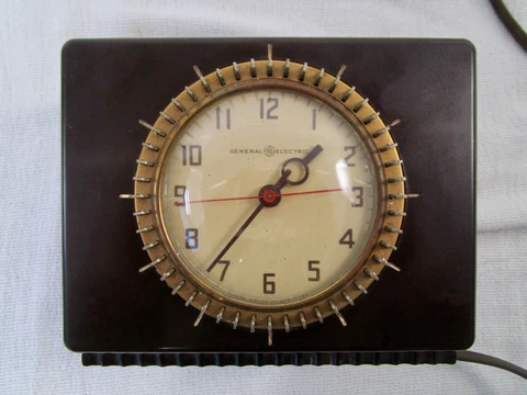 General Electric Bakelite Timer Clock works Model 8H58 - Vintage Cover