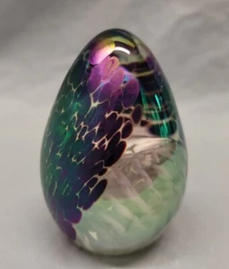GLASS EYE STUDIO - Beautiful Art Glass Egg Paperweight - Irredesent Purple #4185 - Picture 1 of 18