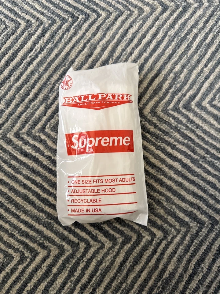 Poncho Supreme X Ballpark (talla única para la mayoría - blanco) - Foto 1 de 1