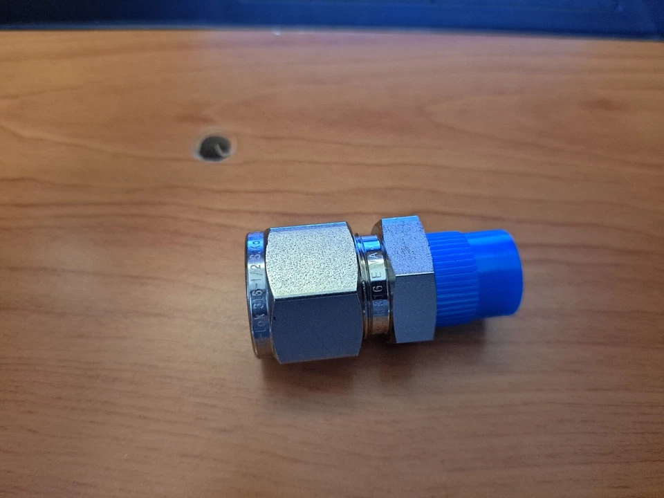 (7) DK-LOK 1/2 T /4 NPT MALE CONNECTOR 316SS DMC-8-4N-S