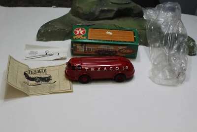 1934 ERTL Texaco Diamond T Doodlebug Tanker #11 in Series Diecast Bank  car Lot - Image 1 of 4