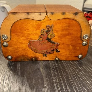 monedero de madera vintage con bailarines cuadrados - Imagen 1 de 7