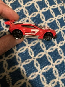 2014 HOT WHEELS ASTON MARTIN VANTAGE GT3 #068 RED & WHITE DIECAST 2.75" RACE CAR - Picture 1 of 9