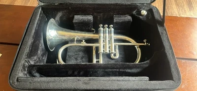 Instrumento King Flugalhorn folheado a prata modelo 650 (ligeiramente usado, inclui estojo) - Imagem 1 de 4