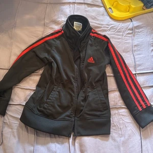 Adidas Jacket childs size 4 Track Polyester Full Zip Black Red 3 Stripe - Picture 1 of 9