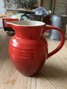Jarra de gres Le Creuset roja 0,7 L (MG137L) - Imagen 1 de 4