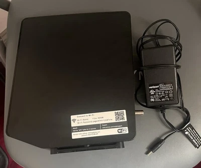 Verizon Fios Quantum Gateway Wi-Fi Router with mounting plate - Image 1 of 4