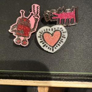 Coach x Keith Haring Metal Pin Brooch Set Pink Glitter Robot Heart Dog - Picture 1 of 2
