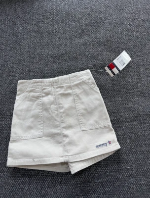 NUEVO CON ETIQUETAS Tommy Hilfiger Pequeña o Bebé Niña Caqui Skort 3T, 4, 5 Foto 1 de 4