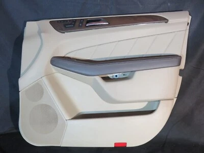Mercedes Benz GL450  Door Trim Panel Front Passenger Beige 15 18  A1667205000 Foto 1 de 4