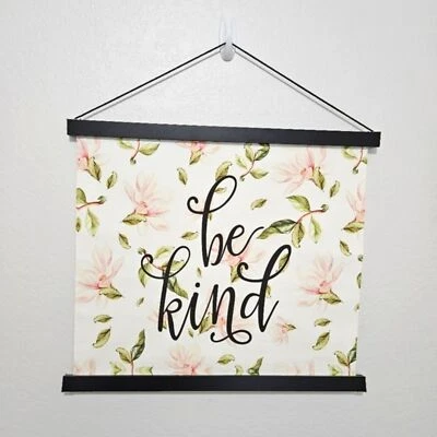 Nuevo Be Kind Lienzo Colgante Decorativo Floral Marco Madera Decoración de Pared Foto 1 de 4