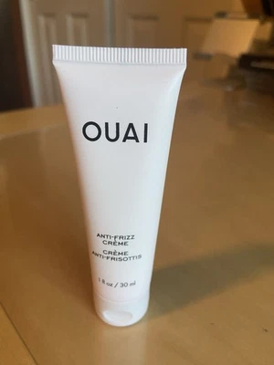 Nueva crema anti frizz Ouai, mini, 1 fl oz. Foto 1 de 3