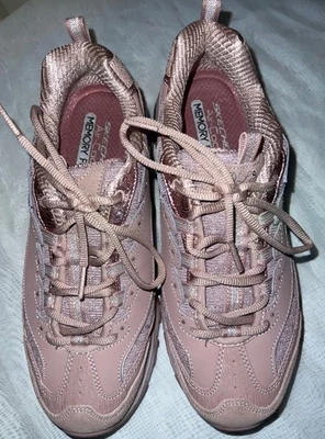 Sketchers D'Lites Mujer Rosa Bordado Brillante Espuma con Memoria Refrigerada por Aire Talla 10 Foto 1 de 4