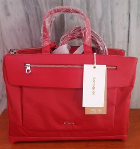 SAMSONITE borsa donna porta pc 15.6″ ECO WAVE | Acquista online | Miglior  prezzo, prodotto originale, spedizione immediata | Gilioli 1921 Multistore