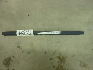 2000 2004 Dodge Dakota RIGHT REAR WINDOW BELT MOULDING 55257188AD 04 03 02 01 00 - Picture 1 of 2