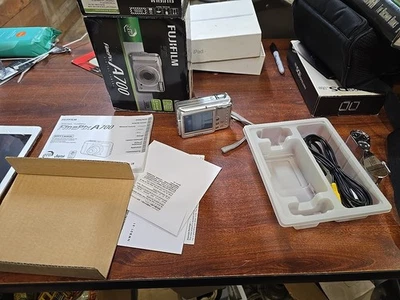 Fujifilm FinePix A700 Silver Compact Digital Camera 7.3MP - Barley Used - Image 1 of 4