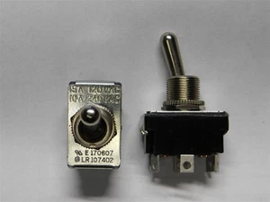 2 Arcolectric E170607 LR107402 DPDT On-None-On 15A 125VAC Toggle Switches - Picture 1 of 1