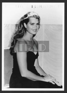 FOTO INVISIBLE BROOKE SHIELDS de los años 80 en Tokio 5x7 muy rara - Imagen 1 de 1