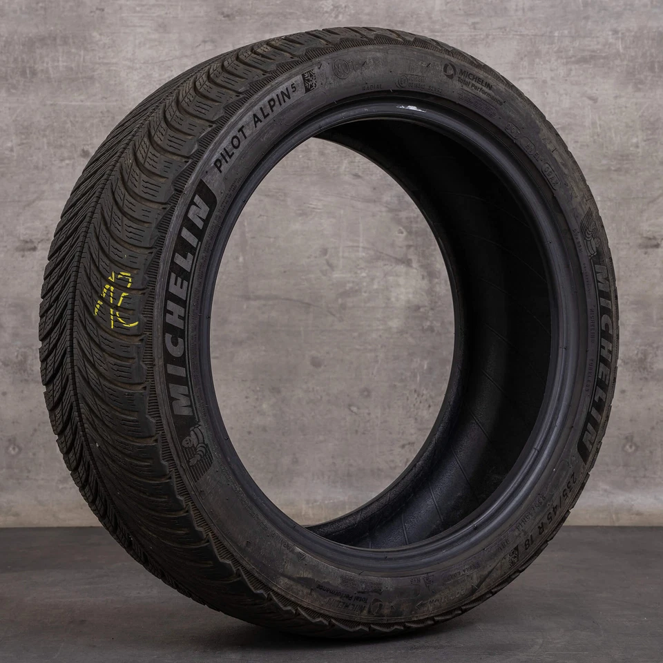 1x 235/45 R18 98V Michelin Pilot Alpin 5 MO1 DOT 2322 5 mm Winterreifen - Bild 1 von 1