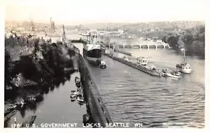 RPPC- SEATTLE, Washington CERRADURAS DEL GOBIERNO DE EE. UU. Barcos, Puente Años 1940 Postal - Imagen 1 de 2