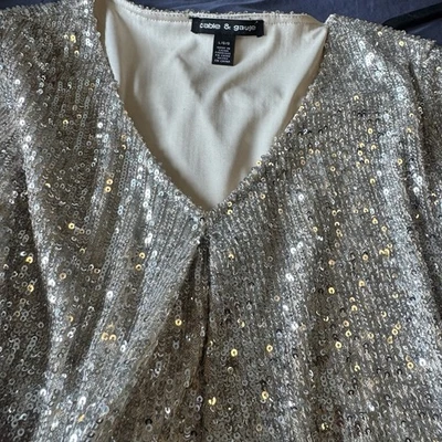 Top de lentejuelas plateadas brillantes con cable y calibre Y2K L / XL • Aberturas de hombro glamurosas  Foto 1 de 4