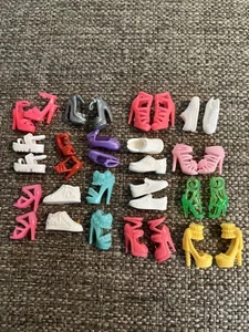 Barbie Puppe zufälliges Set Mode Schuhe Absätze Tennisschuhe Lot 16 Paar - Bild 1 von 3
