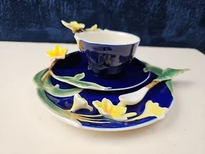 Set Of Two (2) SORELLE FINE PORCELAIN RAISED Yellow Jasmine SAUCER SPOON SET - Picture 1 of 12